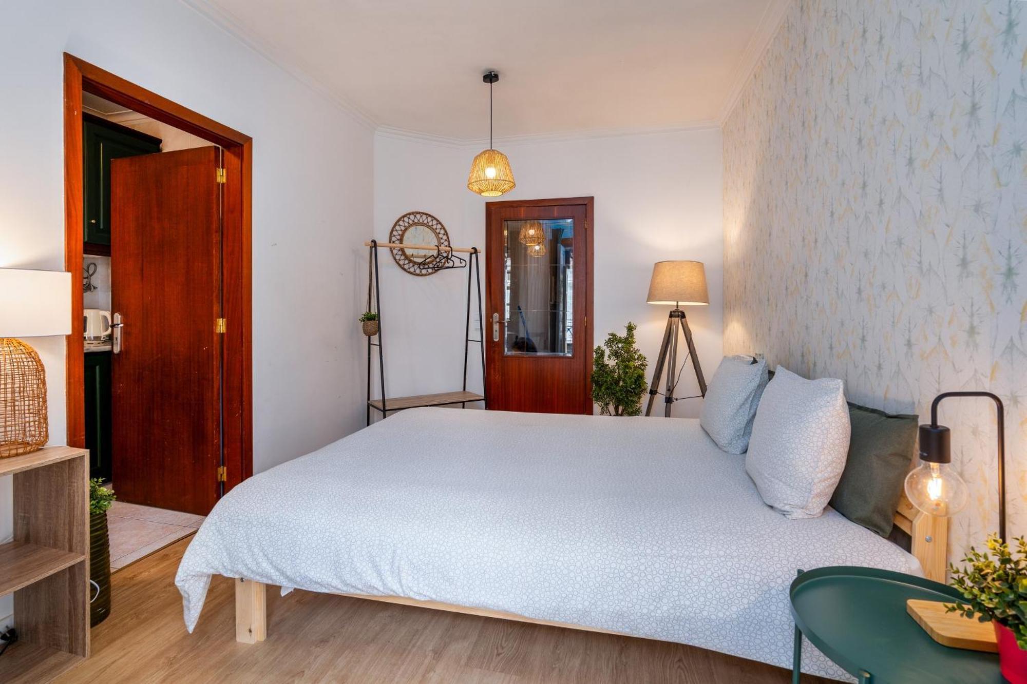 Апартаменты Renovated Feb25 Clerigos Cozy Balcony With Self Check In Порту Экстерьер фото