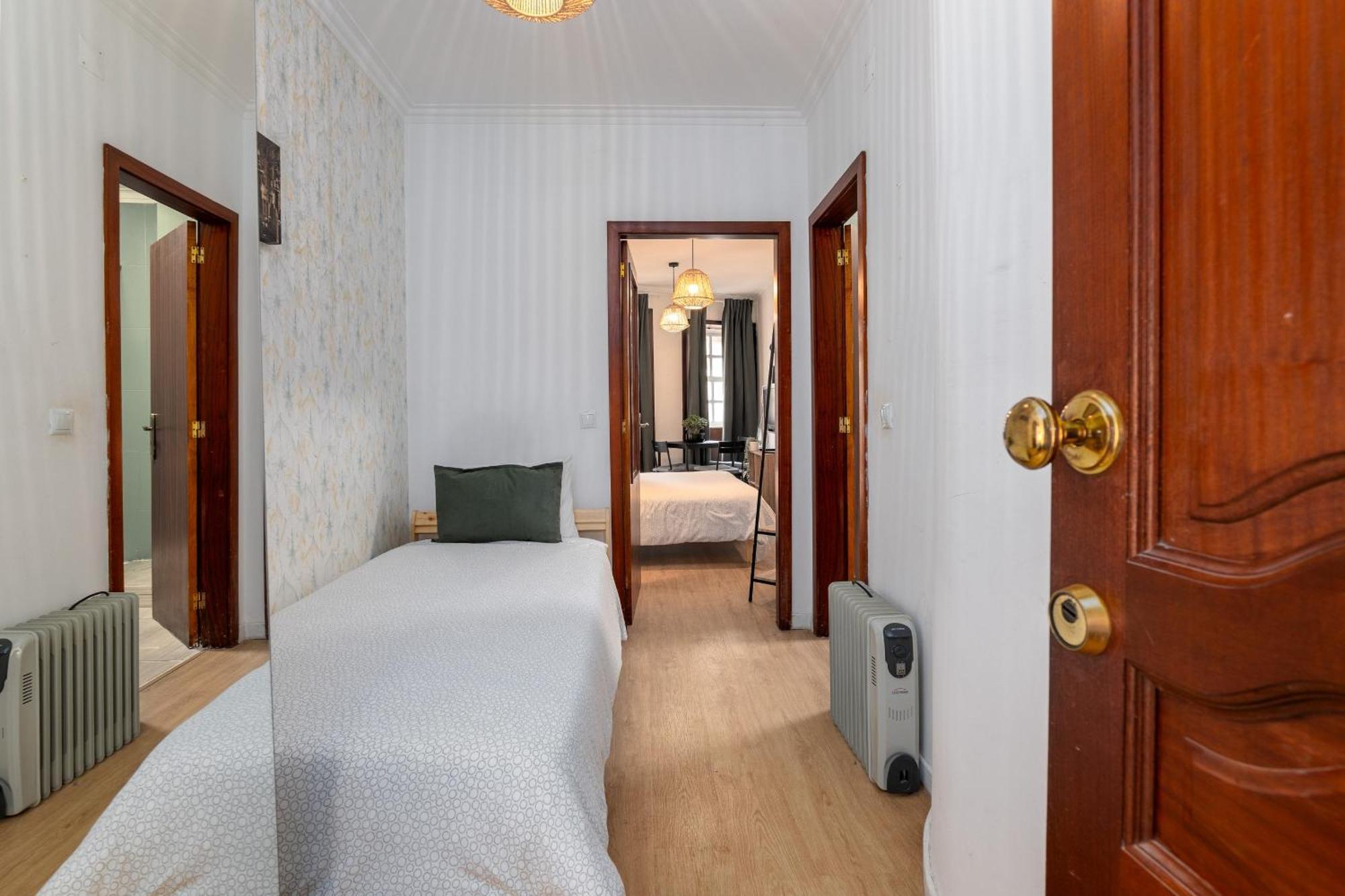 Апартаменты Renovated Feb25 Clerigos Cozy Balcony With Self Check In Порту Экстерьер фото