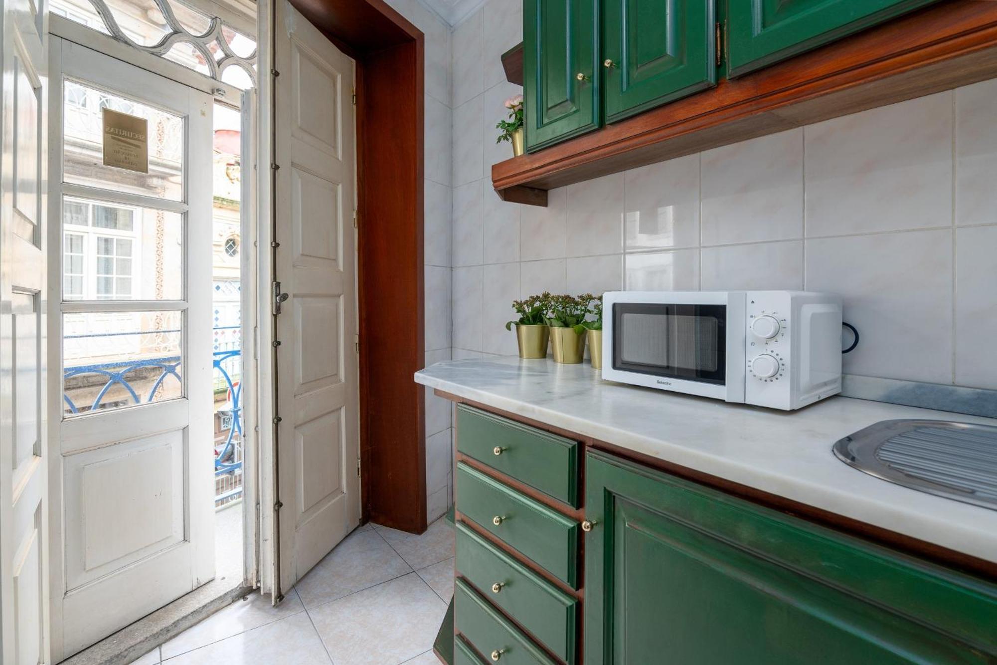 Апартаменты Renovated Feb25 Clerigos Cozy Balcony With Self Check In Порту Экстерьер фото